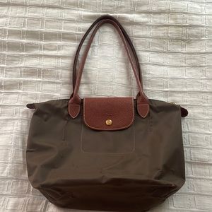 Small olive green Longchamp purse